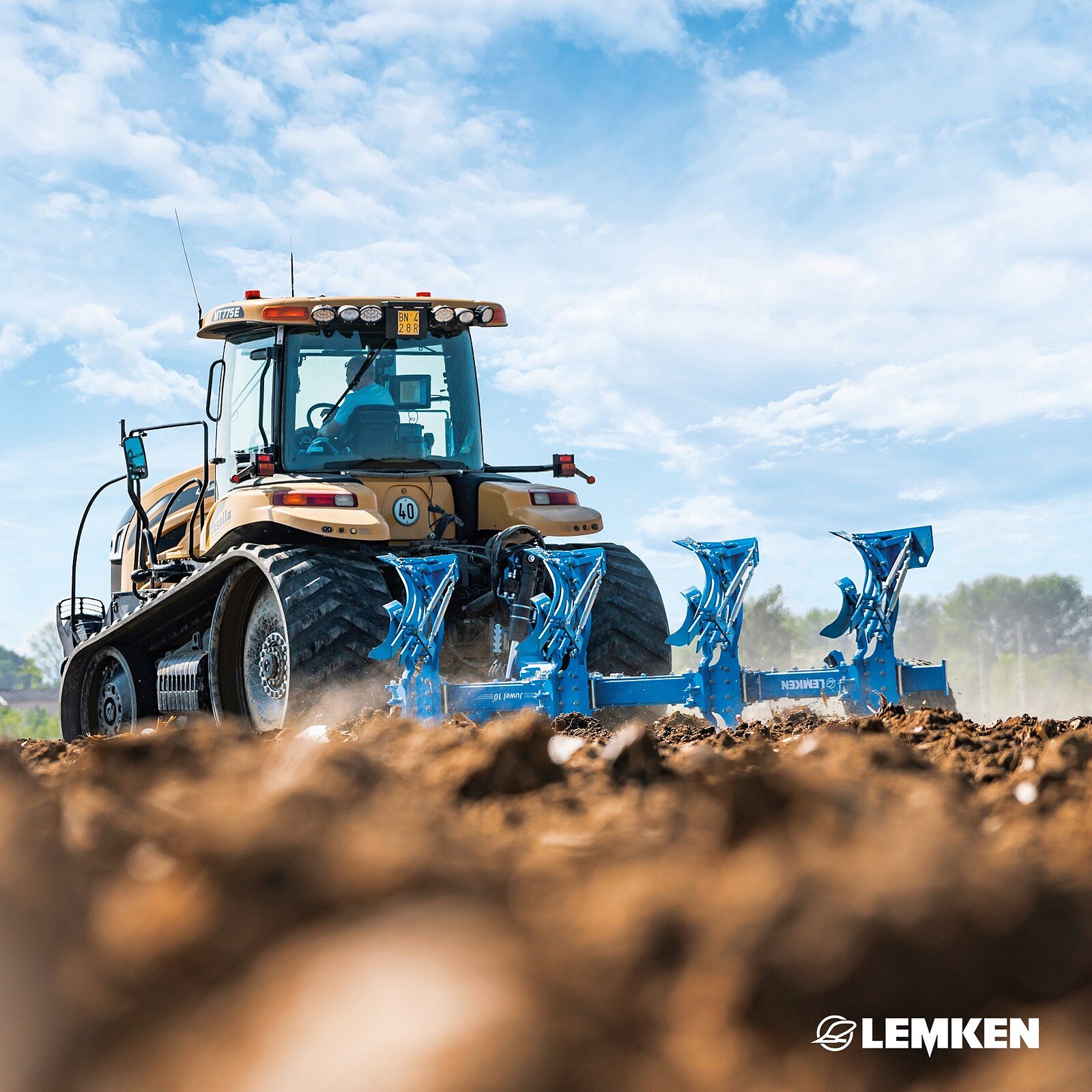 The LEMKEN Juwel 10 has worked its way deep into the hearts of our customers - powerful, precise and always ready! 💙