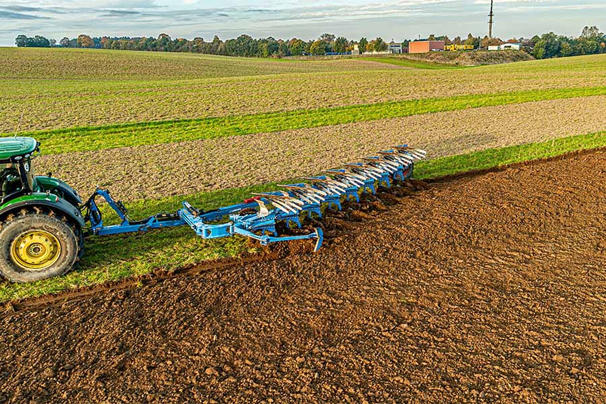 Lemken Diamant 18 im Einsatz