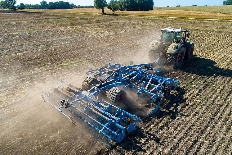 LEMKEN Grubber Karat 10 Einsatz