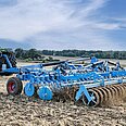 LEMKEN Rubin 10/1000 in action