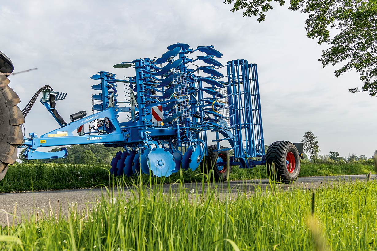 Kurzscheibenegge LEMKEN Rubin 10 MR-TF beim Transport