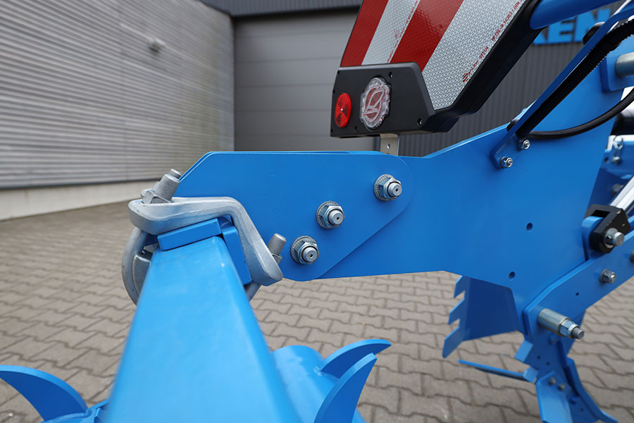 Walzenschnellwechselsystem beim Tiefenlockerer Onyx