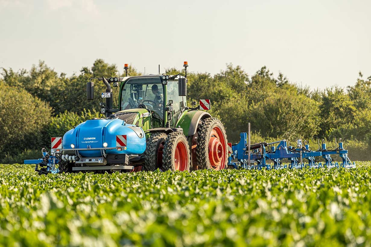 Fronttank SprayHub mit Hackmaschine EC-Weeder