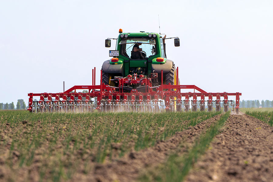 LEMKEN Steketee EC-Weeder with IC-Light+ camera system