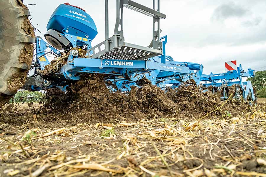 LEMKEN Grubber Karat 10 Einsatz mit MultiHub Nahmaufnahme