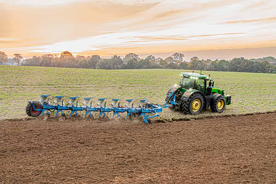 Lemken Diamant 18 im Einsatz