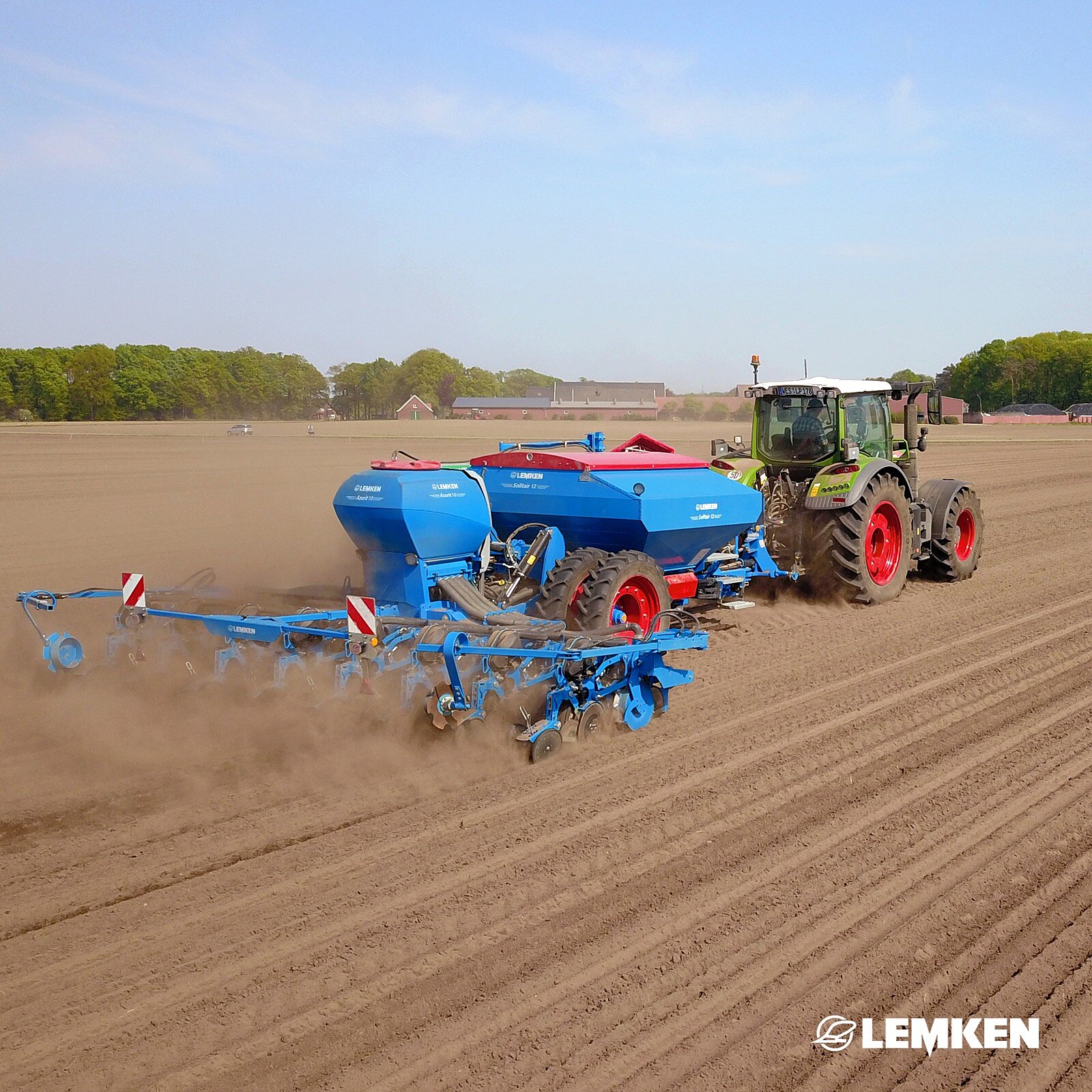 🌱 Double strike for your fields - seed and fertilizer in time! 🌱

Our Solitair 12 and the Azurit precision seeder work...