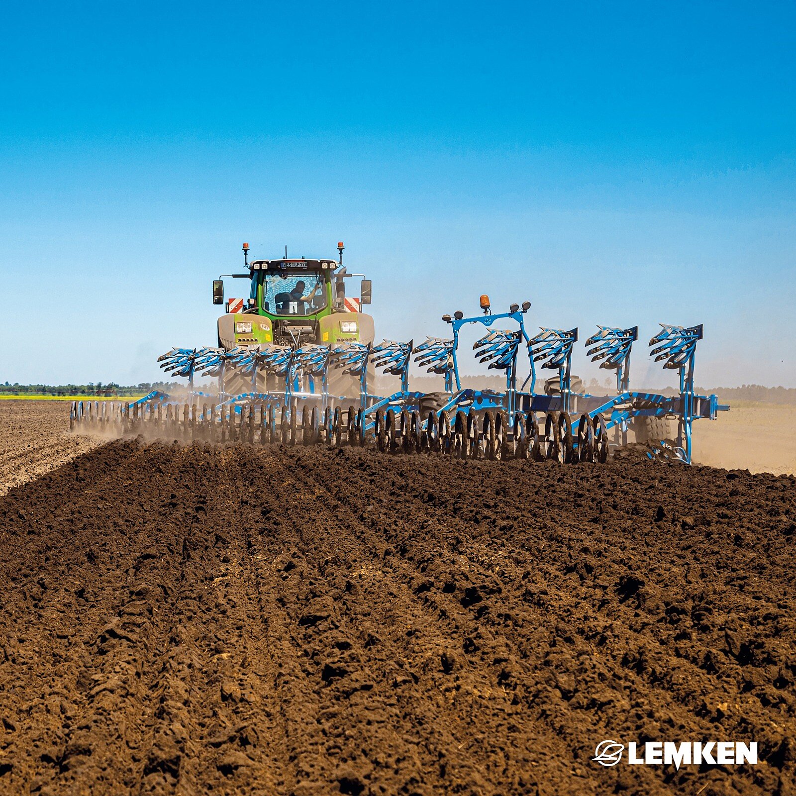 🚜 Efficiency meets strength with the LEMKEN Titan 18. 
This semi-mounted plough is built to handle even the most...