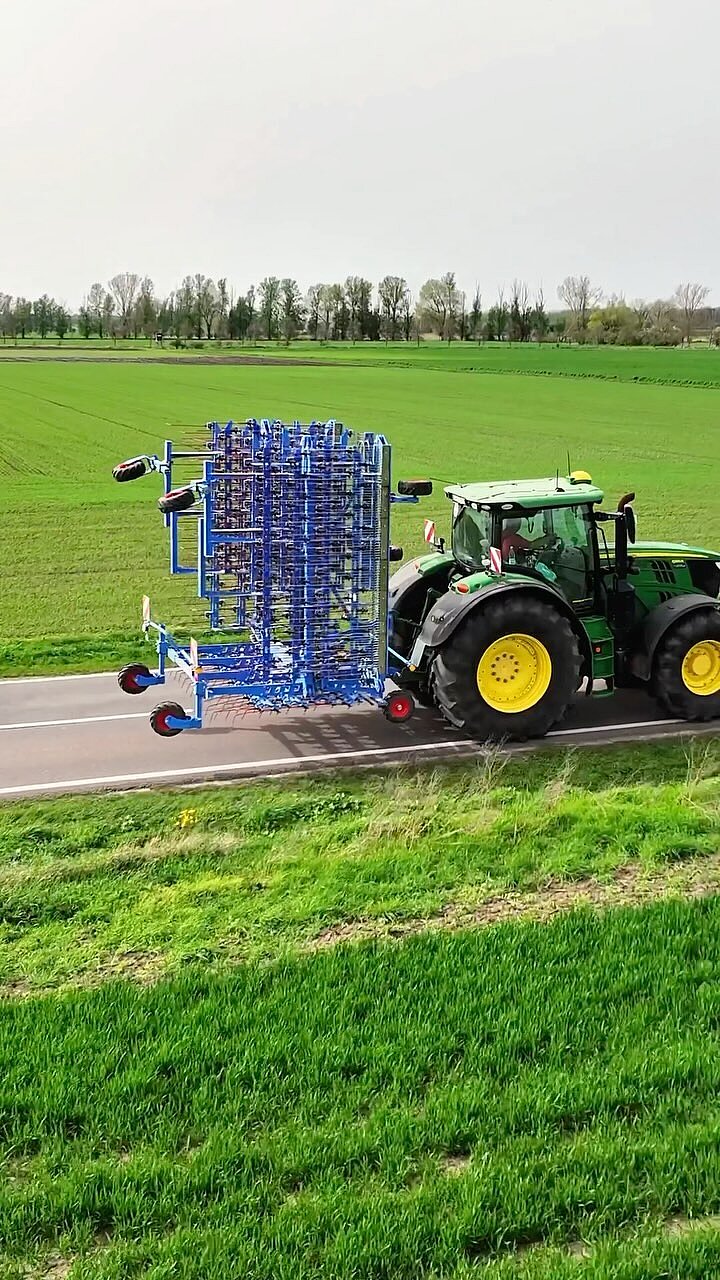 Our Thulit - now available in 12 meters!🌱

#lemken 
#thulit 
#farming 
#agriculture