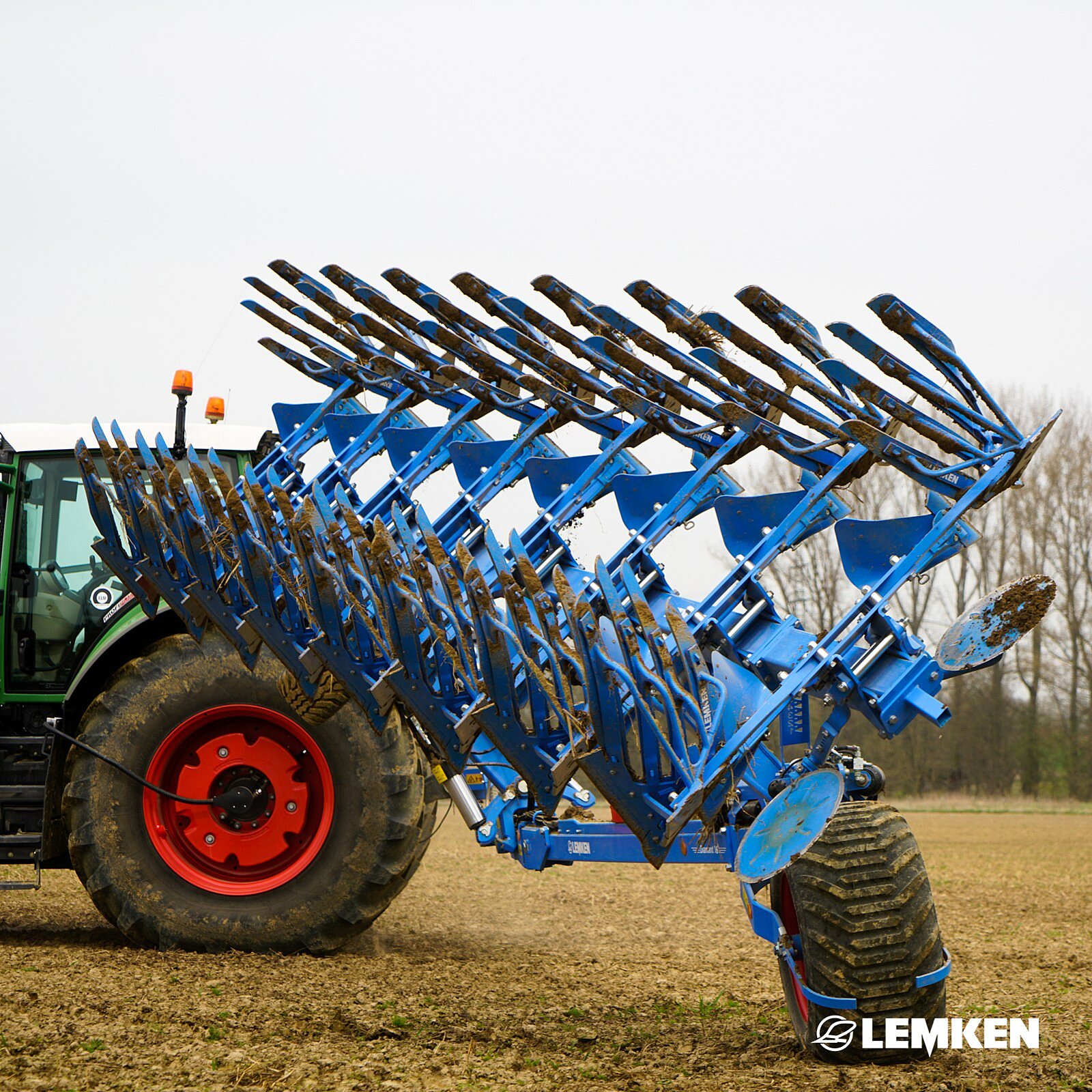 🚜 Ready to elevate your ploughing efficiency? The LEMKEN Diamant 16 is engineered for maximum productivity with features...