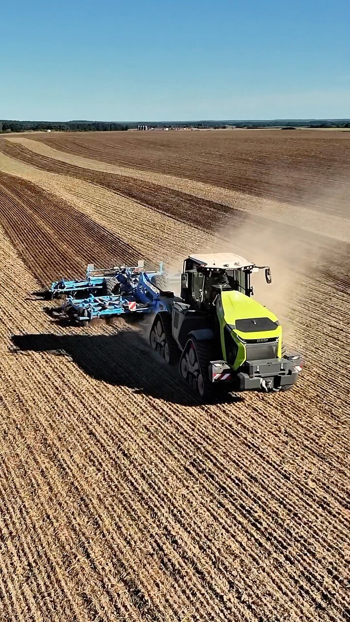 Ploughless tillage up to 30 cm

LEMKEN has developed the Karat 12 for both shallow and deep tillage, also in heavy...