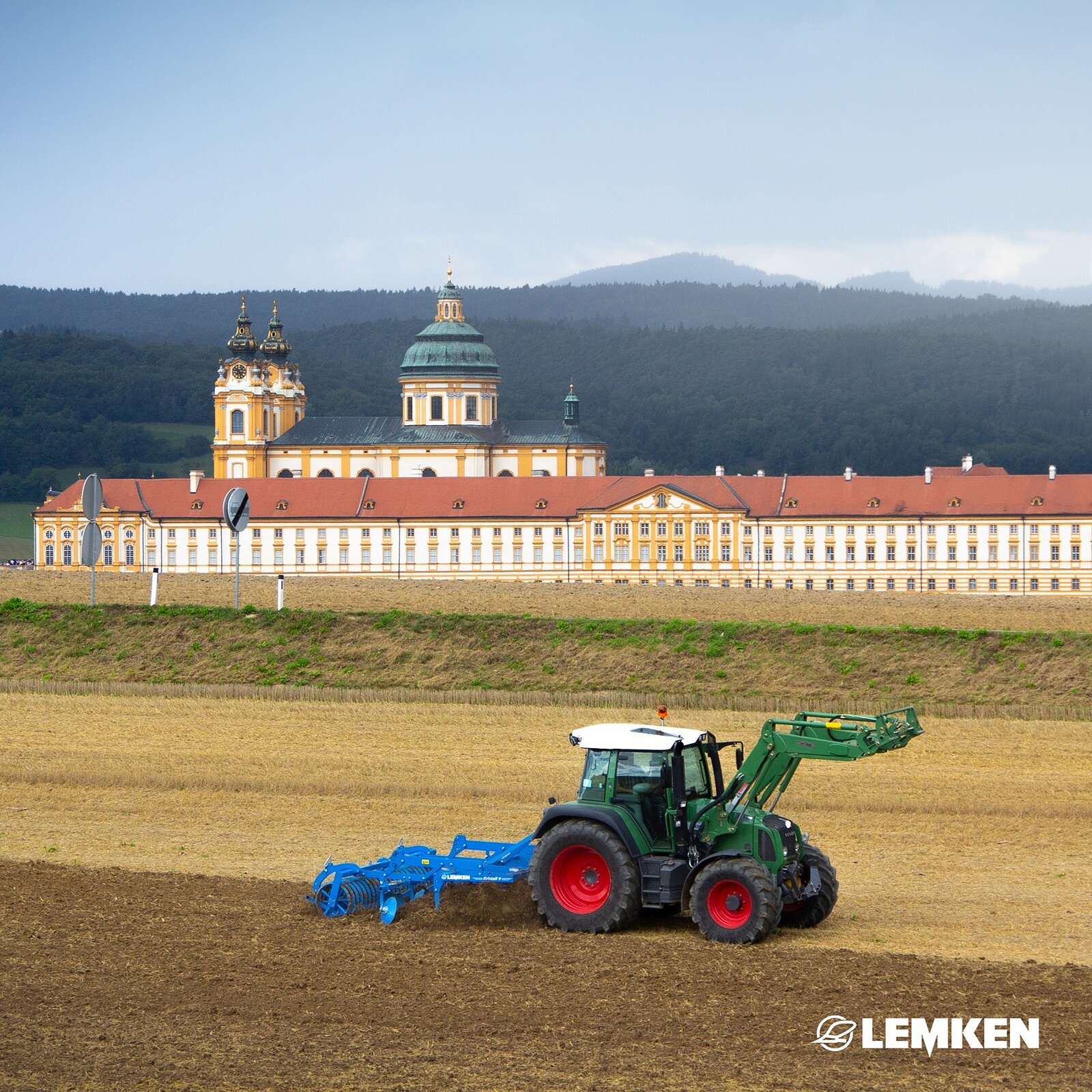 The Kristall 9 cultivator combines the proven advantages of a twin-beam cultivator with the added benefits of a...