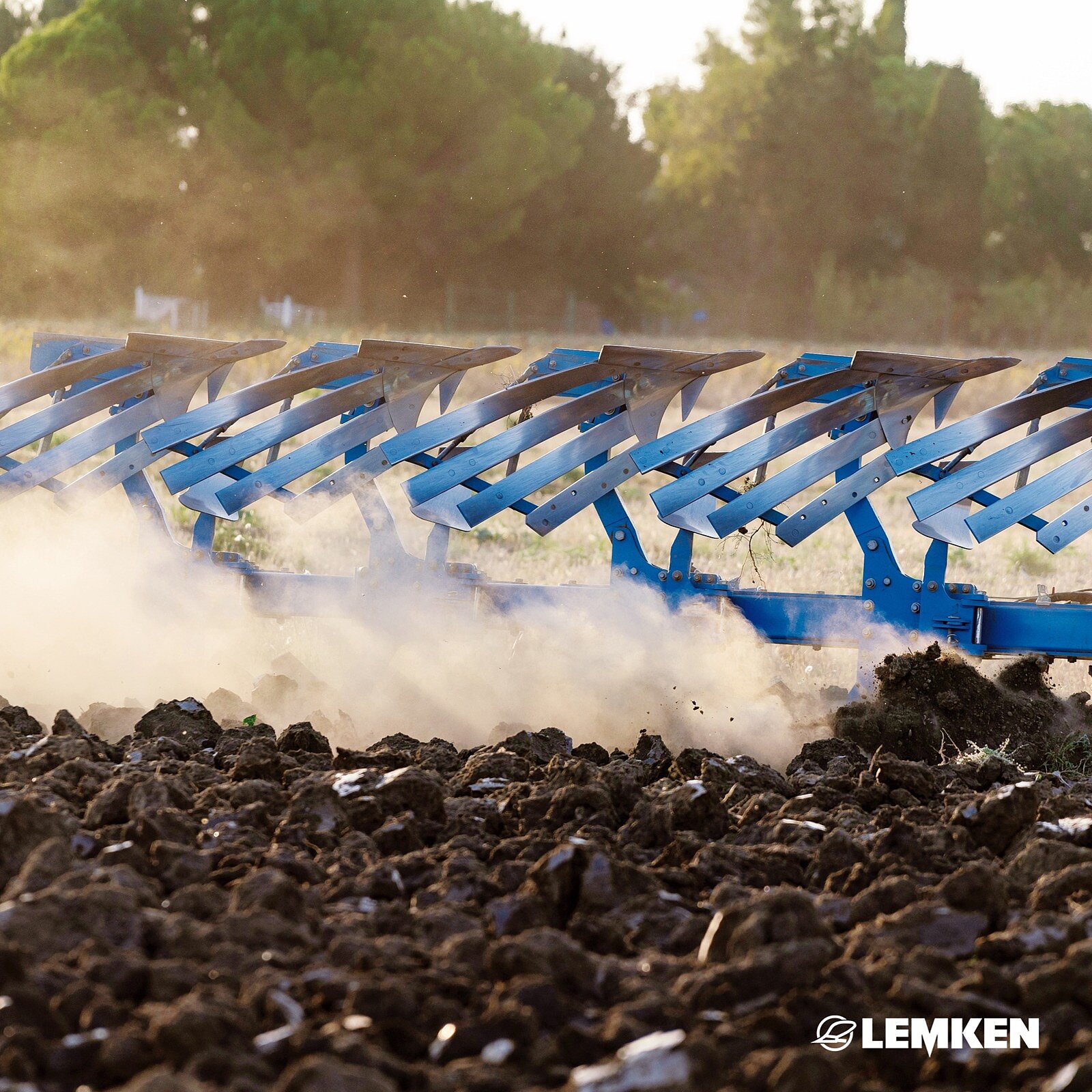 The LEMKEN OptiQuick adjustment centre ensures that ploughing is free from side forces. To guarantee high stability and...