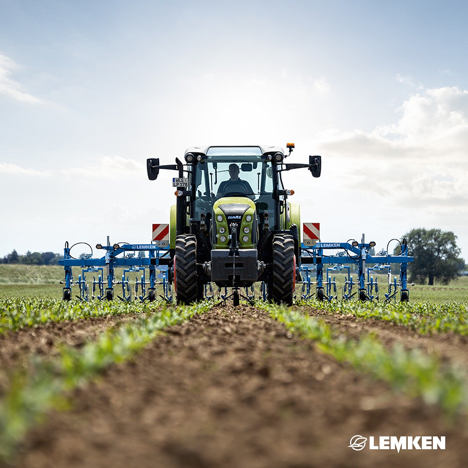 With working widths up to 13 m & row spacing from 15 to 150 cm, our hoeing machine EC-Weeder is your reliable partner...