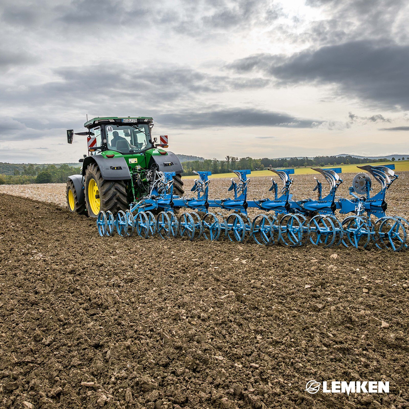 Our FlexPack can be easily combined with LEMKEN Juwel and Titan ploughs - for even more efficient soil cultivation! 🚜 It...