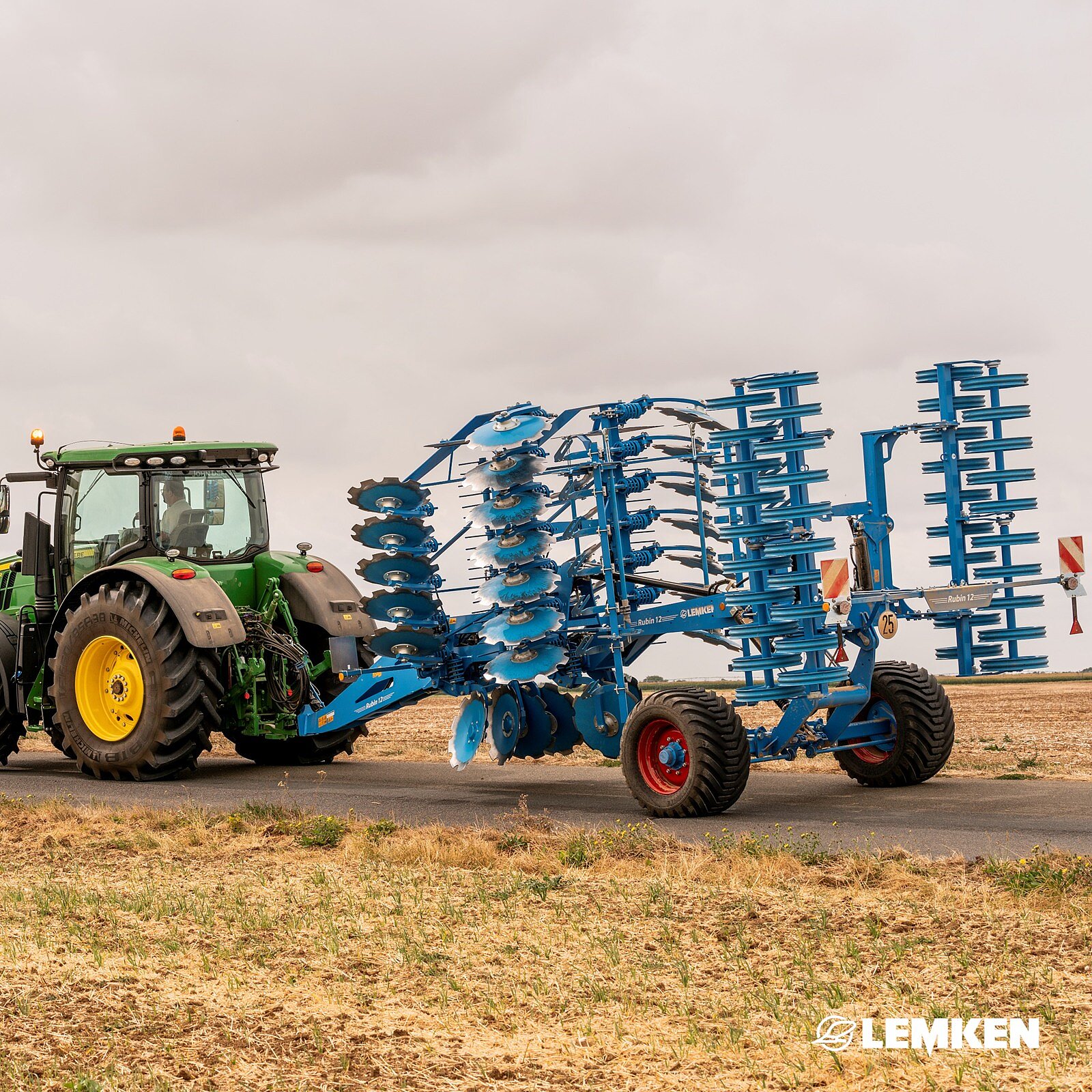 Our compact disc harrow Rubin 12 with 3 to 9,5 metre working widths are equipped with trailing rollers with...