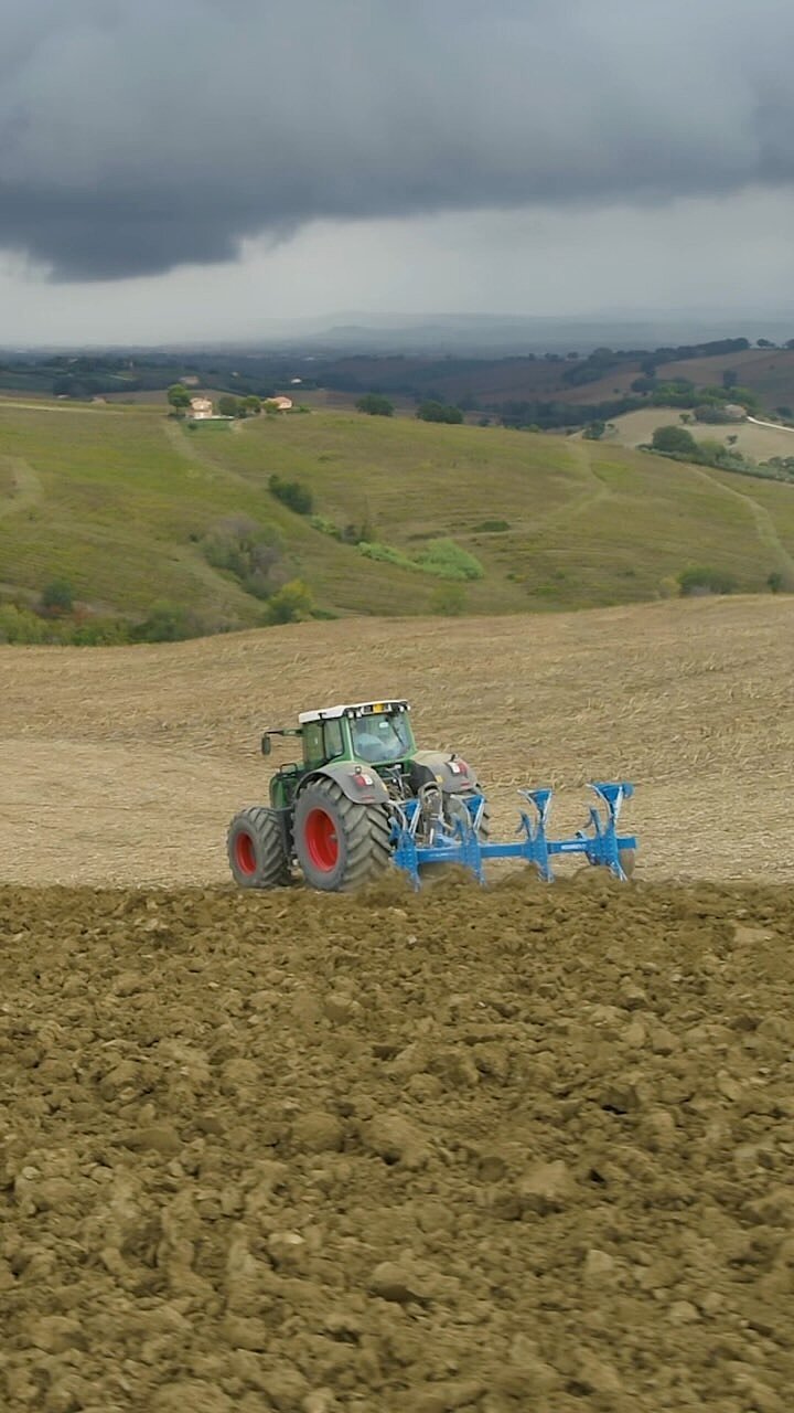 Steep conditions in Italy!💨💙

#lemken
#lemken1780
#farming 
#agriculture
#agri
#ağrı 
#farm