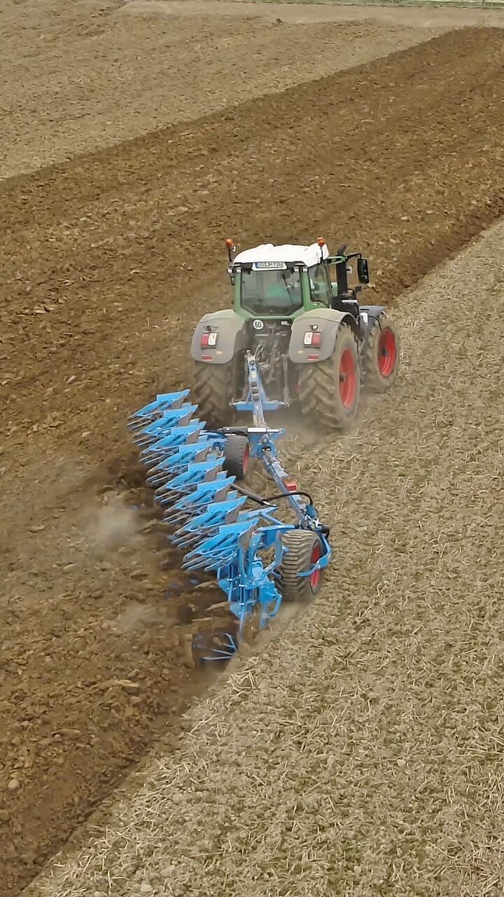 With our Diamand 16 and the OF-version you can quickly switch between ploughing on-land or in the furrow. Depending on...
