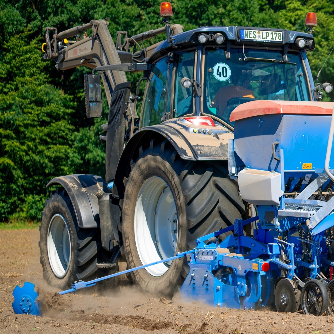 Our Saphir 10 offers a wide range of options for highly precise, accurate seeding. Thanks to the electric drive, the...