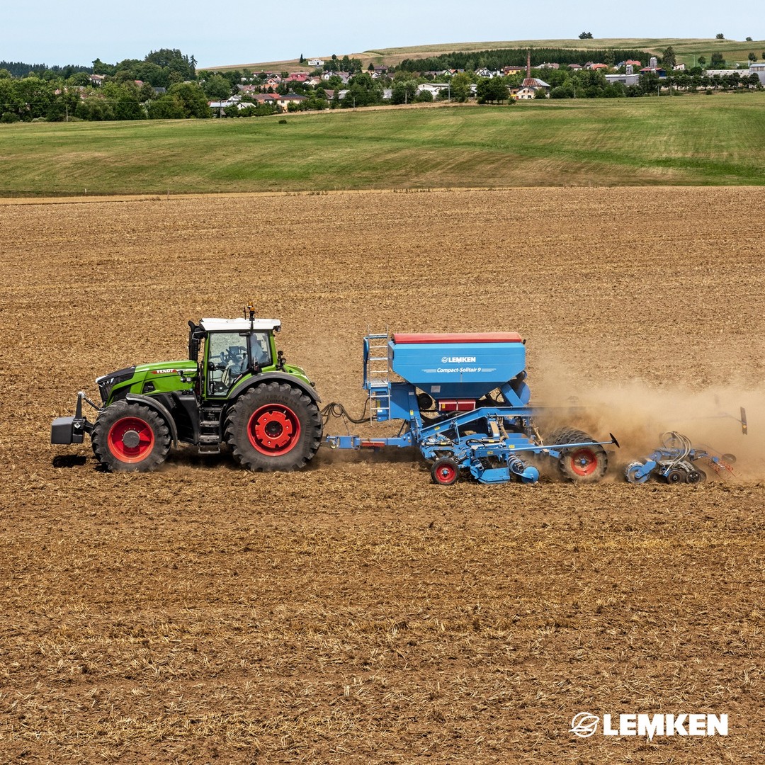 Our Compact Solitair 9 is a fast, trailed pneumatic tillage combination. 💪 The machine can be used for sowing in mulch...