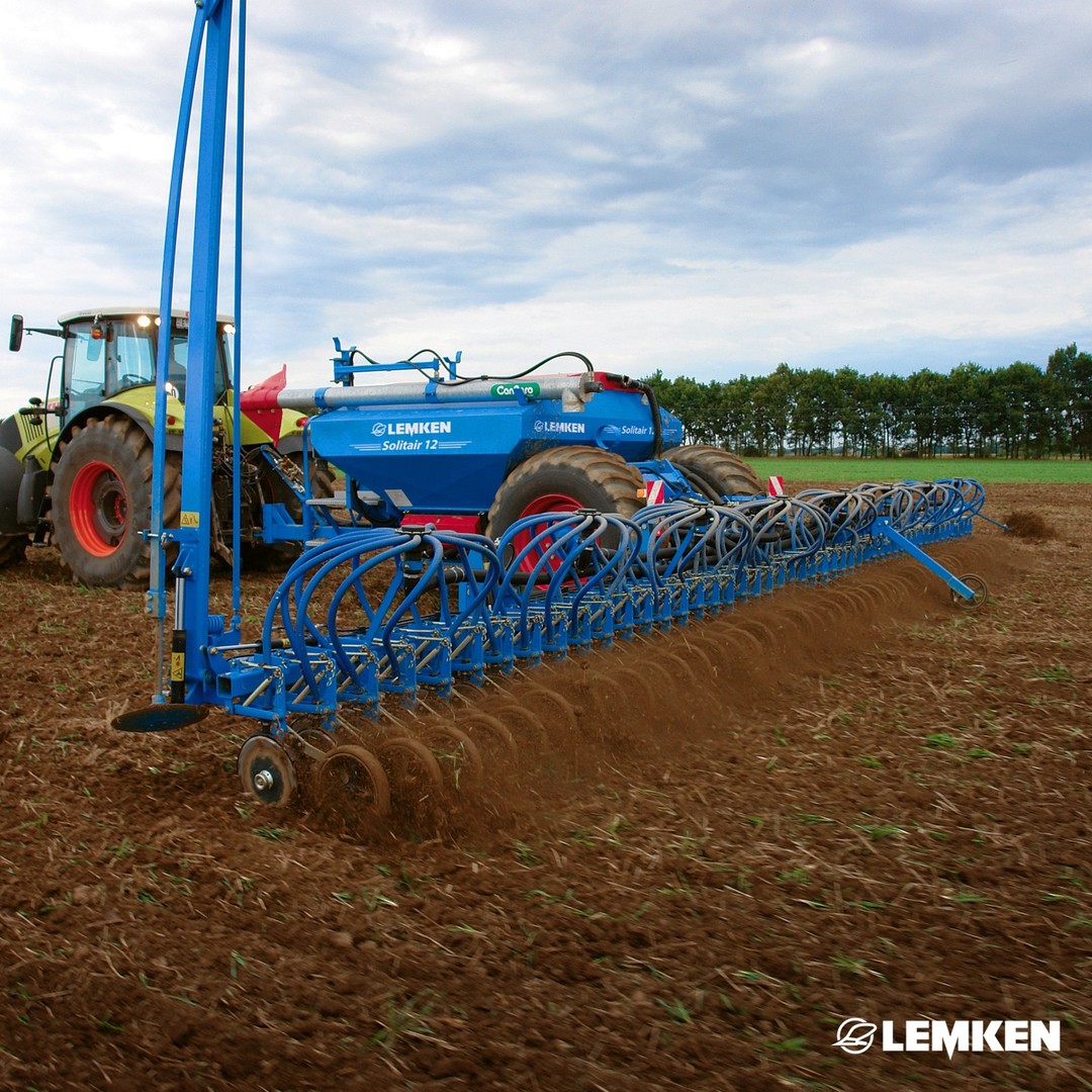 The Solitair 12 pneumatic seed drill rounds off the LEMKEN seed drill range as a solo machine with working widths of 8,...