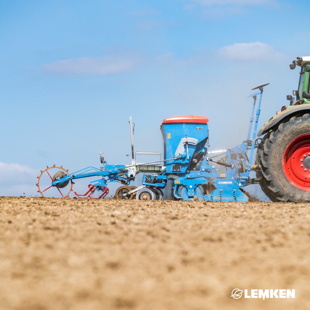 Perfect seed placement with our Saphir 9. ✅

#LEMKEN
#LEMKEN1780
#saphir
#saphir9
#lemkensaphir
#seed...