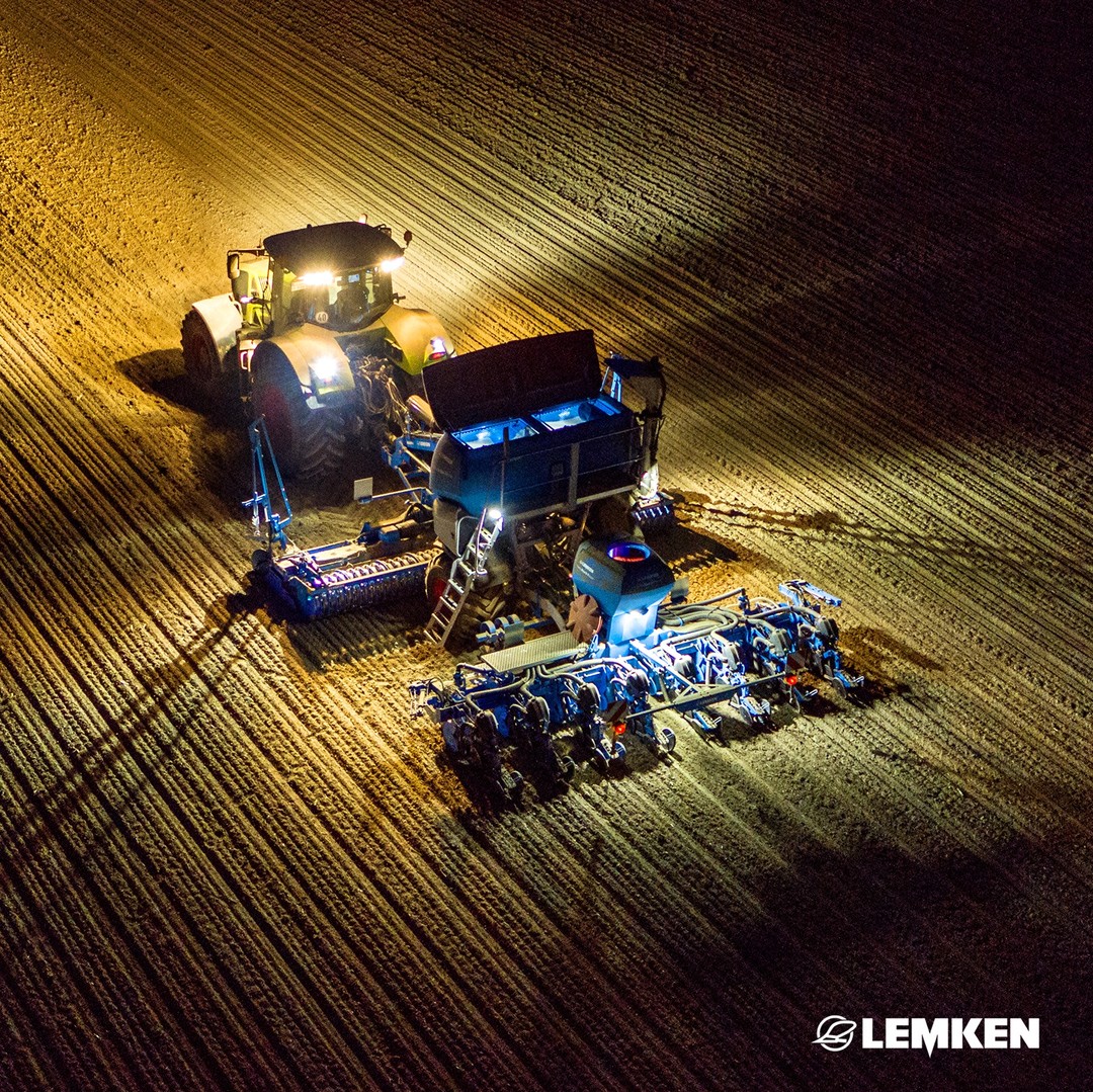 Our machines are a real eye-catcher. Even at night. 🌙💙

#LEMKEN
#LEMKEN1780
#solitair
#solitair25
#azurit
#azurit10...