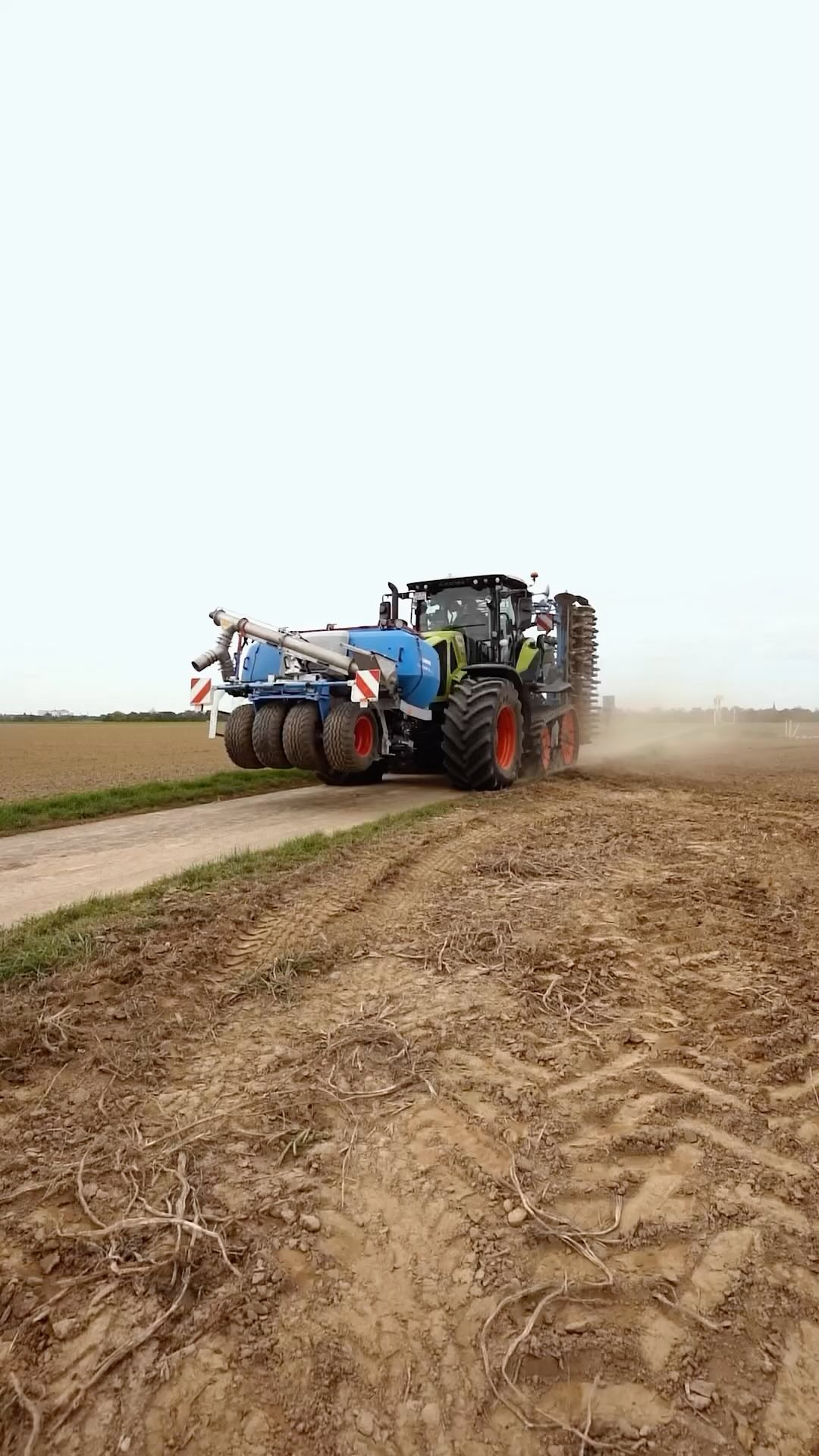 What a great Team!💙

Our OptiDisc 25 combined with the Solitair 23+ front tank!🙌🏻

#lemken
#optidisc
#optidisc25...