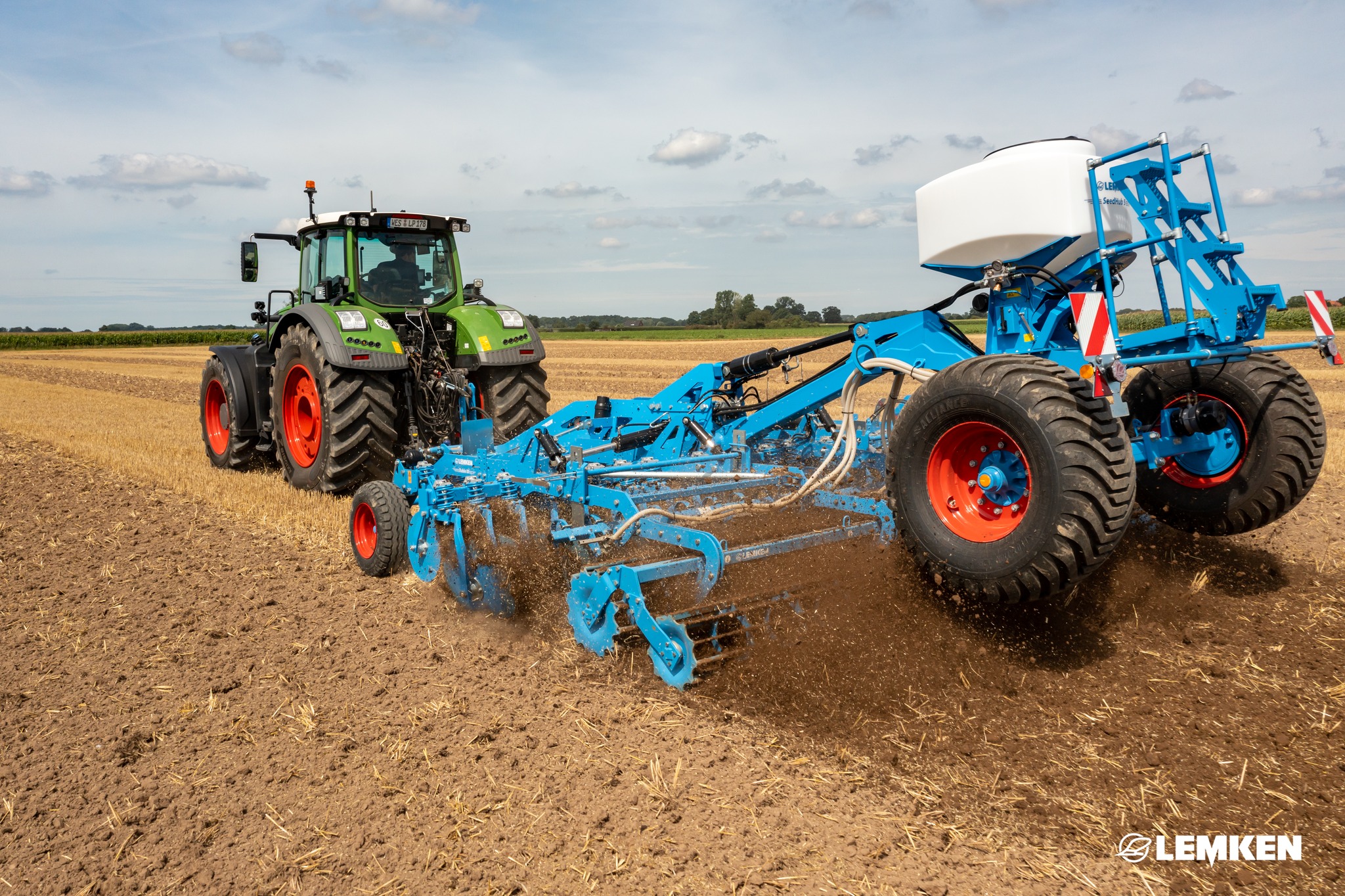 Our SeedHub 5 can be combined with various tillage implements. This allows intercrop to be sown during stubble...