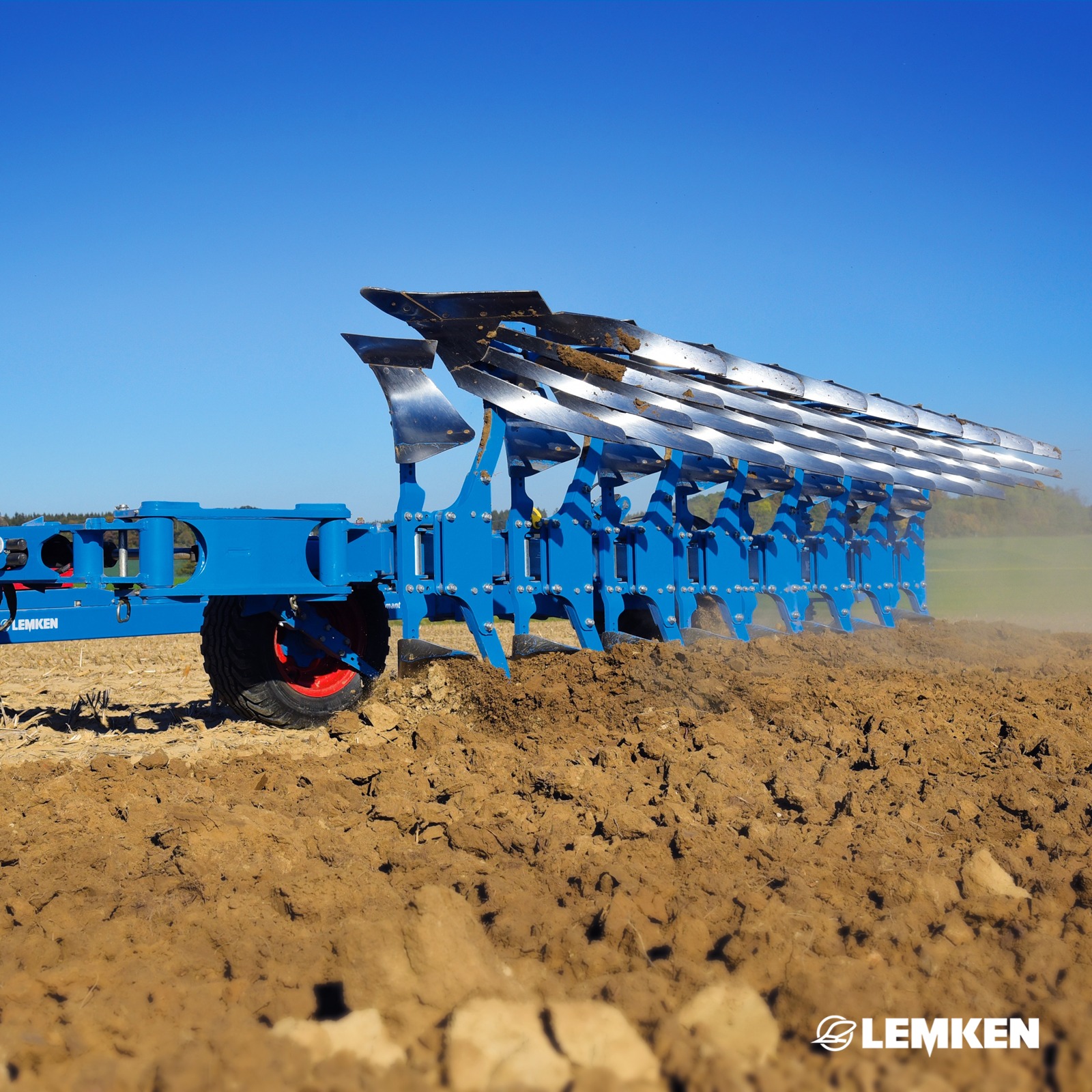The plough can be adapted to different soil and weather conditions. This is also available with variable working depth....