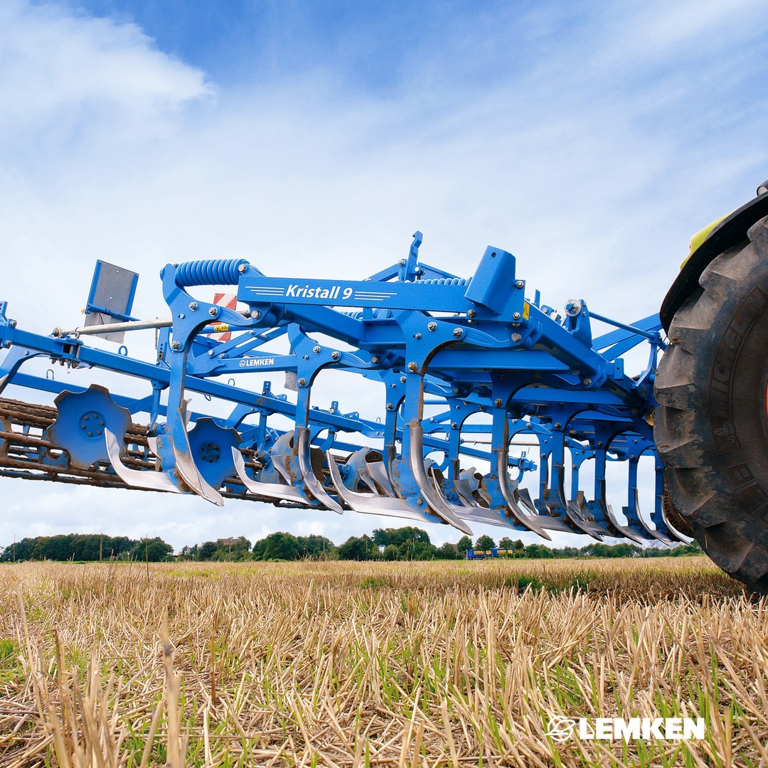 Our Kristall 9 cultivator combines the proven advantages of a twin-beam cultivator with the added benefits of a...