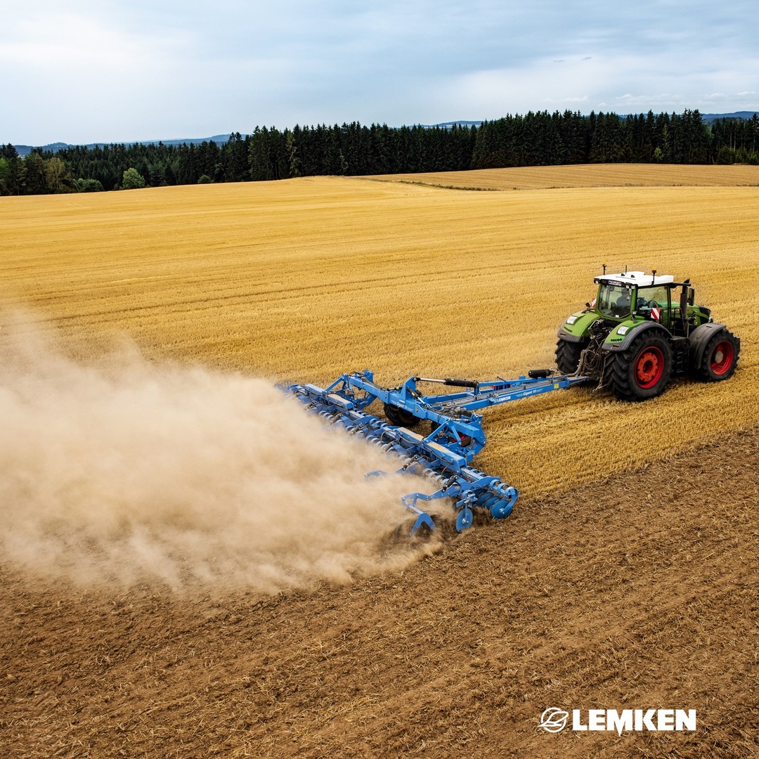 The combination of the Gigant system carrier and a matching LEMKEN implement allows a wide range of works to be...
